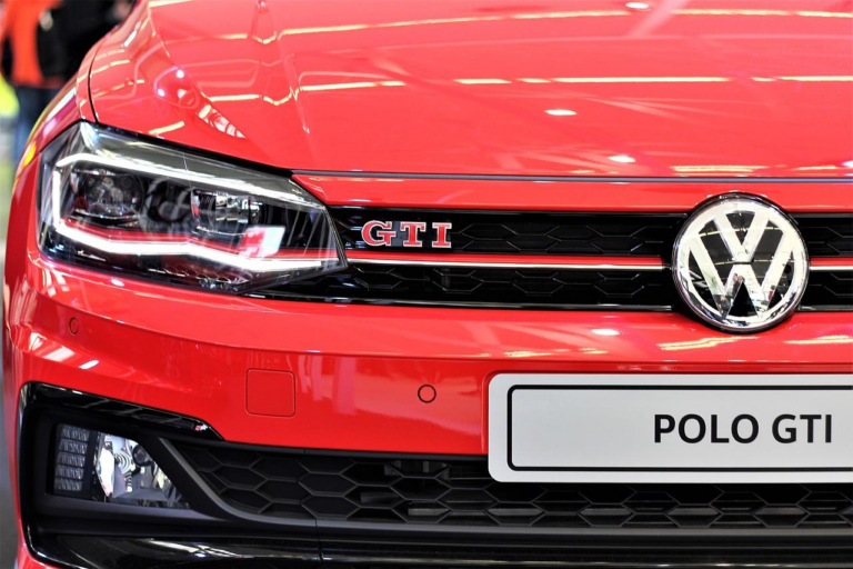 Voyant triangle allume sur Volkswagen Polo : comment reagir ?